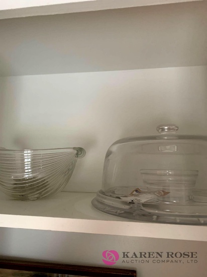 Clear glass cake pan with lid