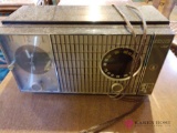 Vintage zenith clock radio