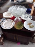 Memorabilia plates and cut glass punch bowl