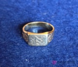 10 kt engraved gold ring