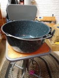 14-in enamelware kettle/bucket