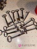 13 vintage skeleton keys