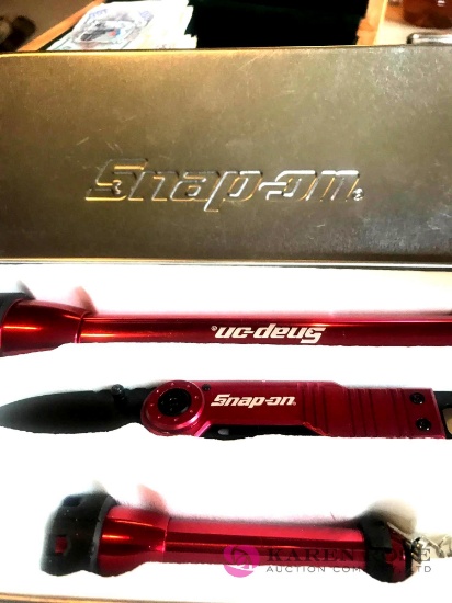 Snap-On Flashlight and knife set