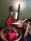 B2 decorative lot including wall hangers and candles