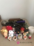 DR Lot of assorted oriental figurines and cups