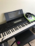 Den Casio WK-500 touch response with stool