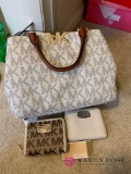 B1 Michael kors purse and wallet