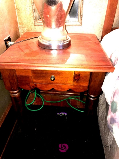2- night stands with drawers and 2- lamps