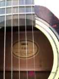 LR Yamaha F-335 Guitar with case