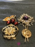 4- brooches St. John Designer