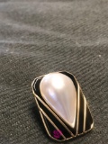 14kt pearl and onyx ear ring one only