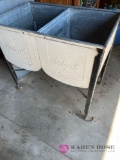 Metal wash tub