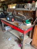 Workbench with vice