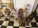 Lot of decor items including birdhouse ,Metal wall decor and more see pictures. In rec room