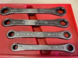 Snap-on ratcheting box wrench set