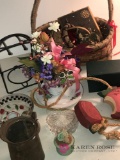 Assorted decorative items