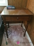 BR4 - Side Table and Radio