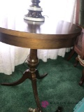 Round wooden lamp table