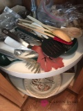 Silverware sets/kitchen utensils/corks