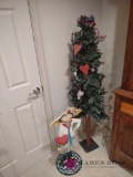 craftmade greeter and lighted tree. BS