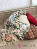 Assorted pillows/cushions