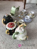 Tea pots/cup and saucers