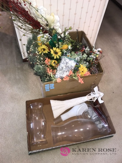 assorted artificial flowers/vases