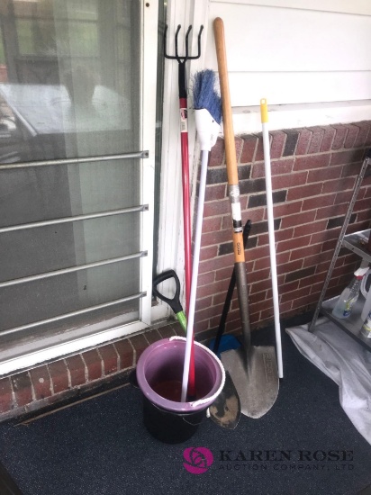 Shovels/rake/broom