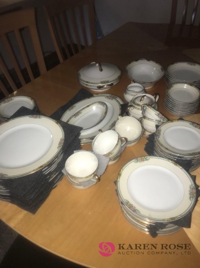 Noritake Croyoon dinnerware set