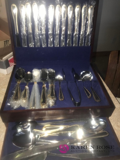 Stainless silverware set in box