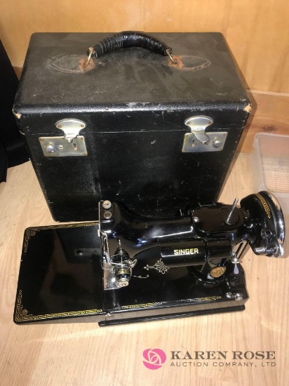 Singer Featherweight with case