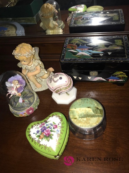 Musical box/figurine/covered dishes