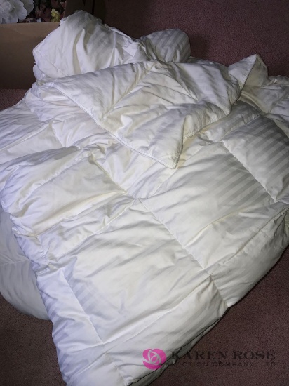 Queen size comforter with blankets