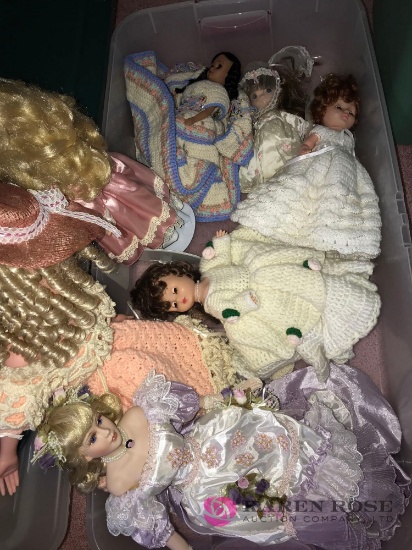 7- dolls precious moments fool/porcelain dolls