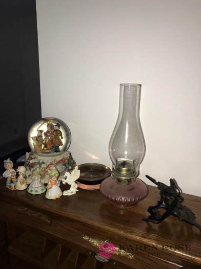Oil lamp/figurines/musical snow dome