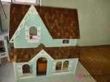 19x13 handcrafted dollhouse with contents