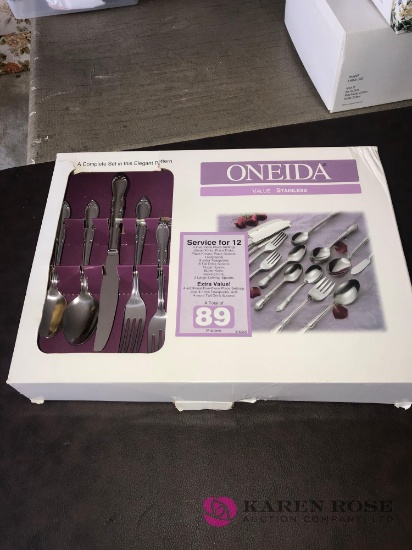 Oneida 89 piece service for 12