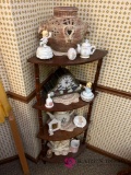 Corner shelf with knickknacks