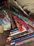 Wrapping paper and ribbon in B2