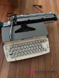 Electric typewriter in B3