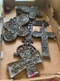 Decorative crosses in B3