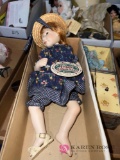 11 in Cottage collectibles porcelain doll Lizbeth