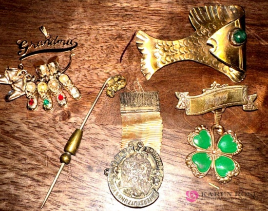 five pieces, vintage jewelry