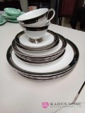 14 pieces duchess dinnerware