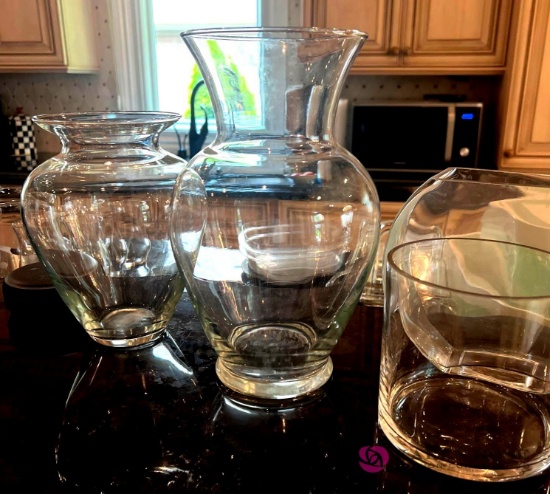 4 clear glass vases in kitchen