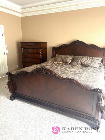 king bedroom set bed and 2 dressers front bedroom , BRING HELP TO REMOVE