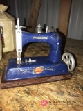 Vintage Artoraft metal products Junior Miss tin sewing machine