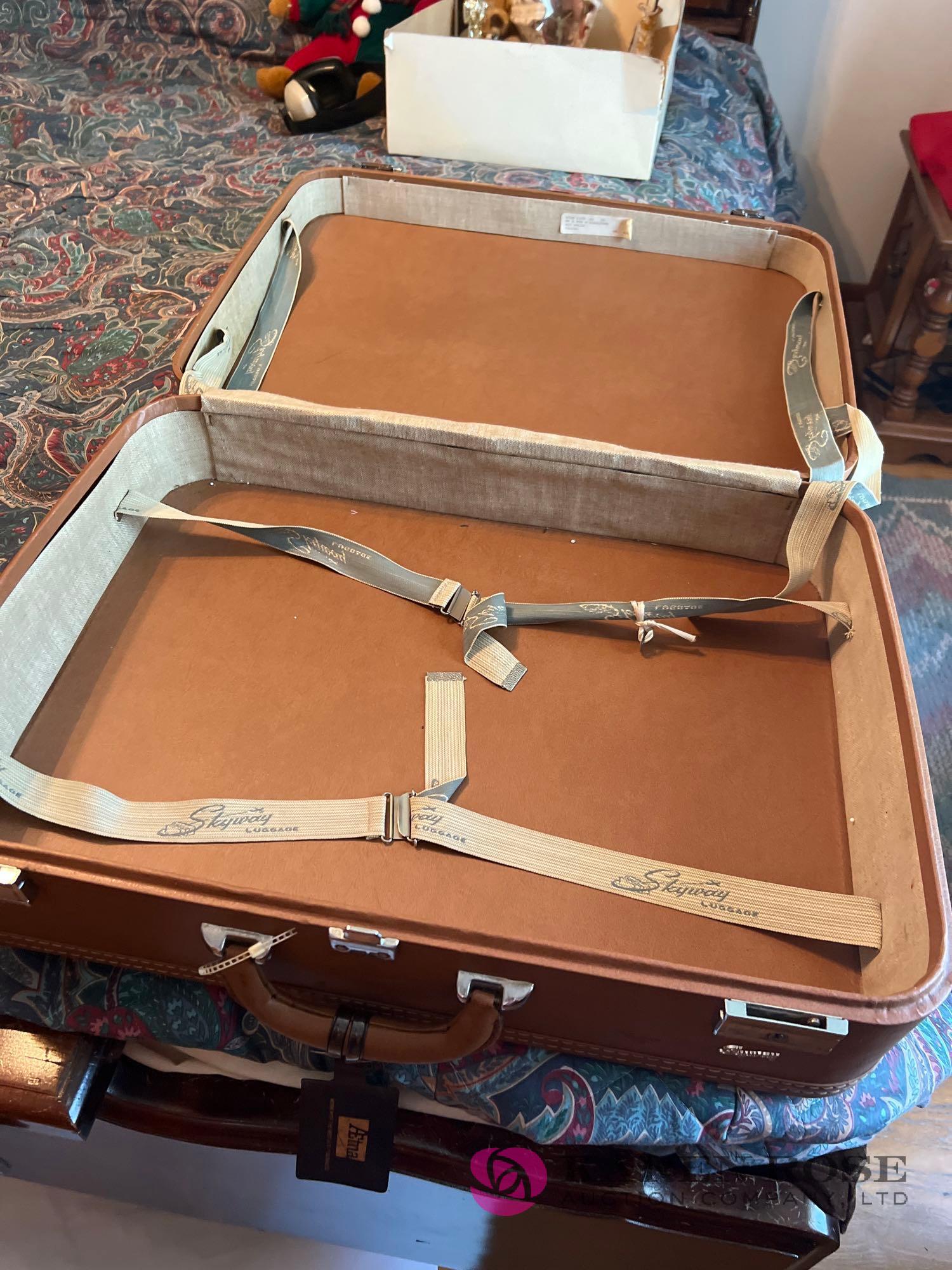vintage suitcase skyway luggage Proxibid