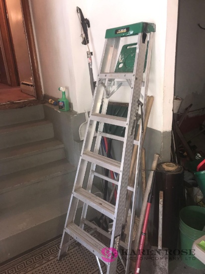 Ladder/tree trimmer- shovels