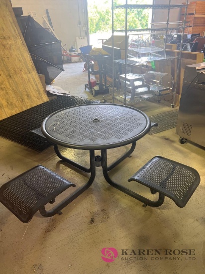 metal round picnic table with 4 seats